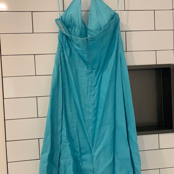 Linen halter dress - Picture 2 of 3